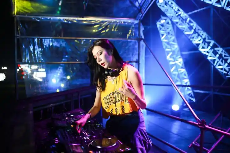 疯牛电音酒云台山电音节各大国际音乐节dj秀翻全场