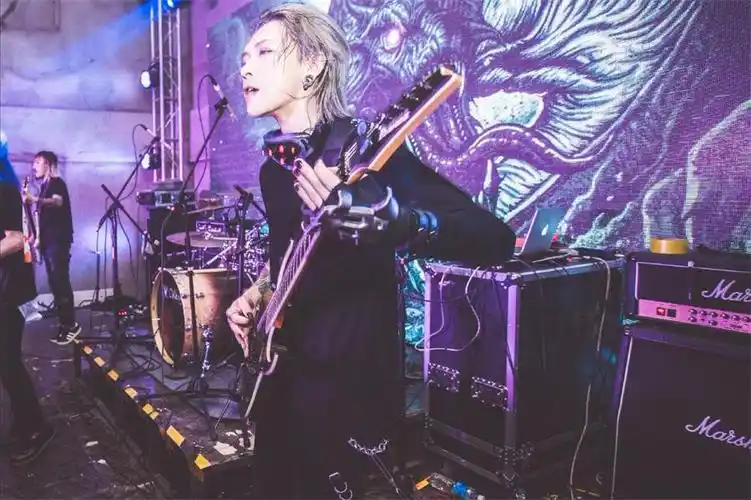 郁乐队和声/吉他 张瑞欣