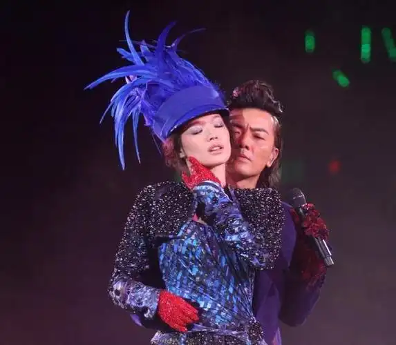 1. 舒淇和郑伊健