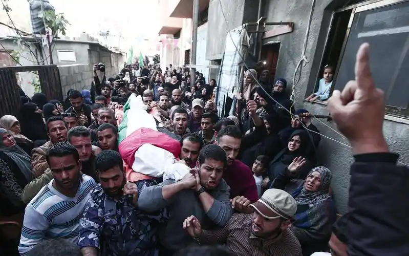 p>2018年4月6日,巴勒斯坦人与以色列士兵在加沙地带边境爆发冲突