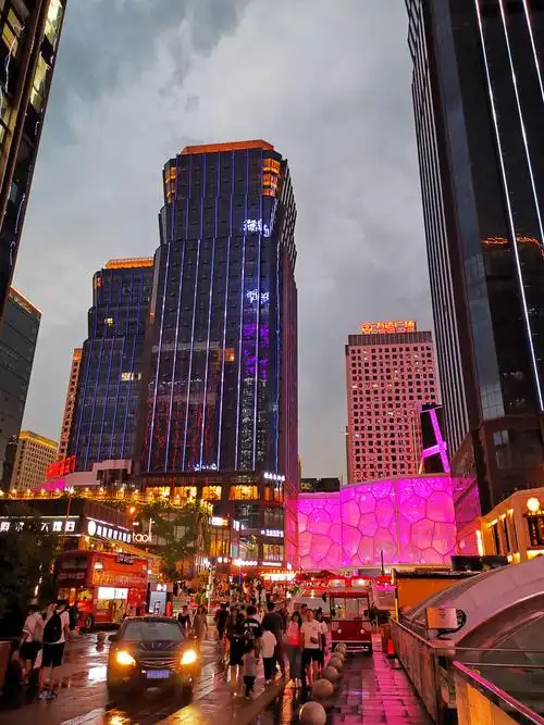 海湖新区西宁最繁华的地方夜景非同凡响