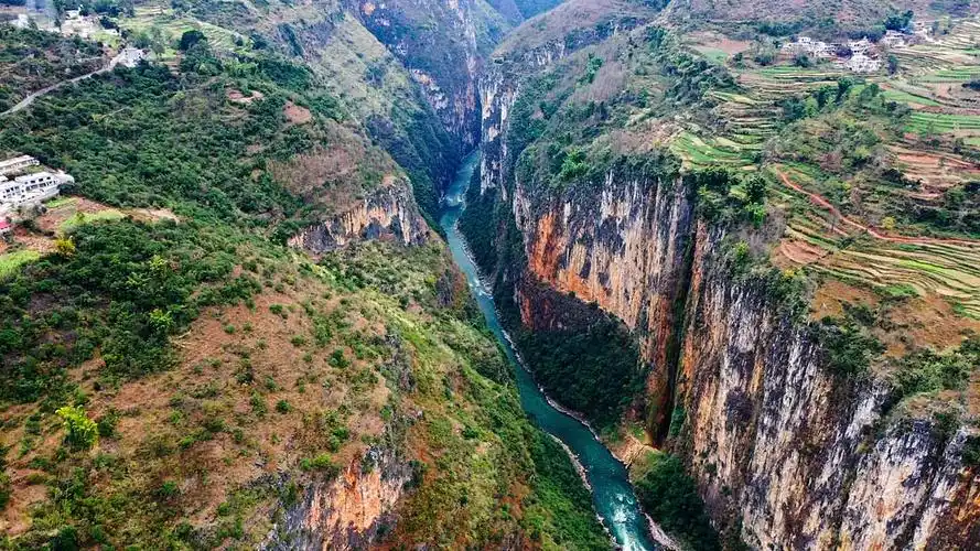航拍贵州北盘江野钟大峡谷,两岸山奇险峻,值得一游