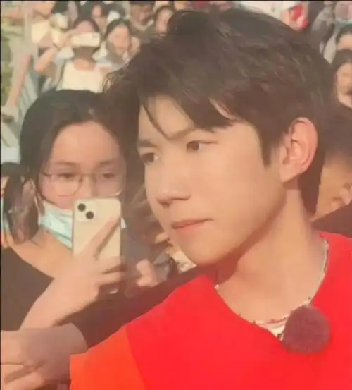 王俊凯王源易烊千玺最近活动生图