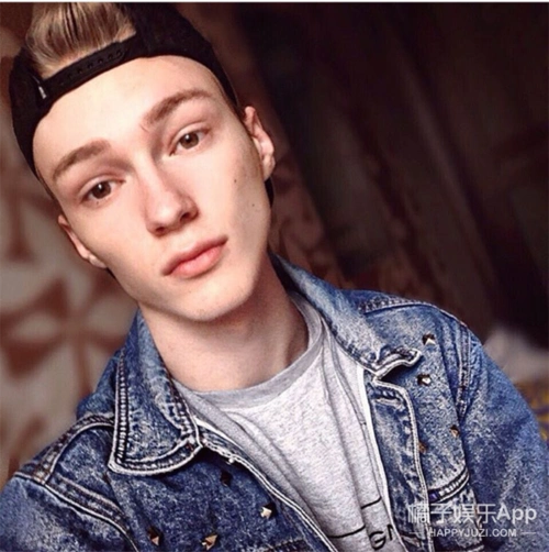 俄罗斯21岁男模:长发时比女人还美,短发时又帅过无数男人