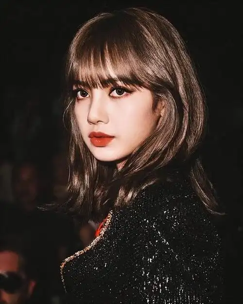 lisa是韩国女团blackpink的成员之一,也是泰国籍的唯一一位女idol.