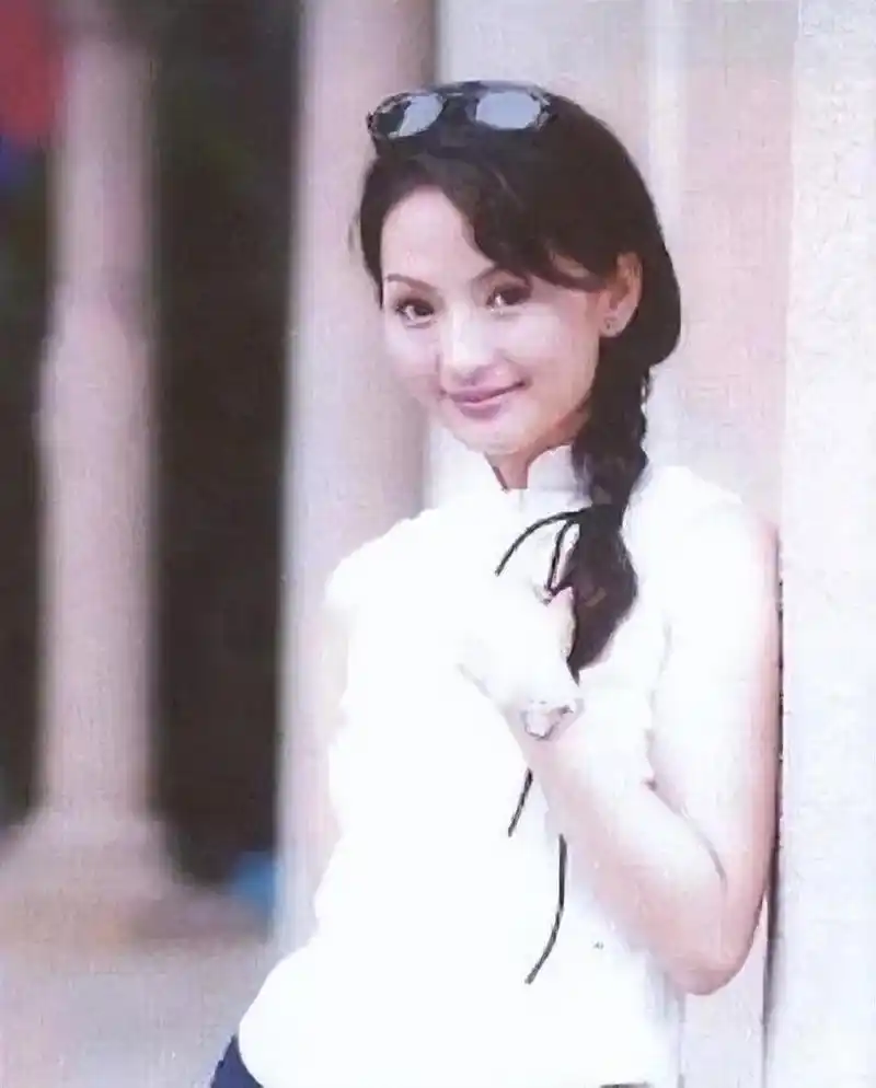 回顾香妃刘丹27岁去世后父亲和哥哥相继离世一家四口只剩母亲