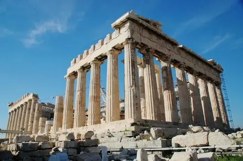 神庙 (erechtheion),传说这里是雅典娜女神和海神波塞东为争做雅典
