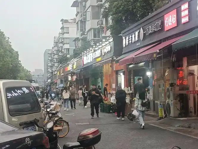 6000可明火外摆四周工厂公寓环绕,杭州萧山新街星辉时光城萧绍东路