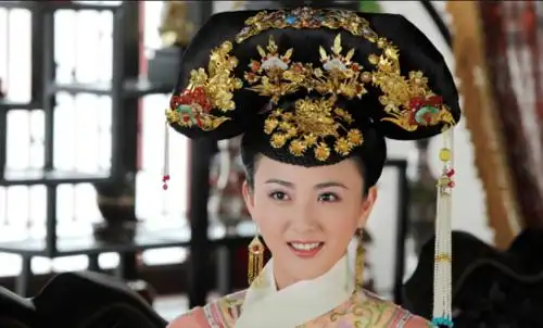 13岁被顺治帝封为皇后,因感情不睦没有宠爱,康熙却