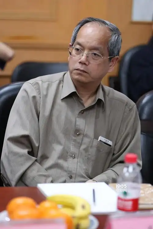 厂副厂长颜品,生产部主任李天印等出品方代表共同出席了当天的活动