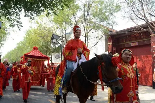 易经屯卦乘马班如千年来的误解此为娶亲的景象非盘桓不进