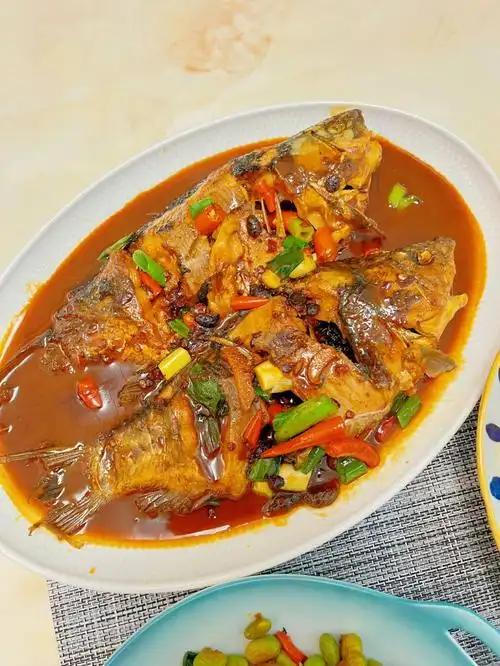 这样做红烧鲫鱼一点都不腥汤汁也很下饭