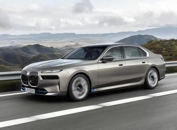 全新宝马7系亮相丑是真的丑强也是真的强