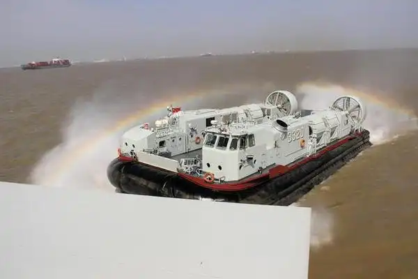 中国海军的"野马"——726型中型气垫登陆艇