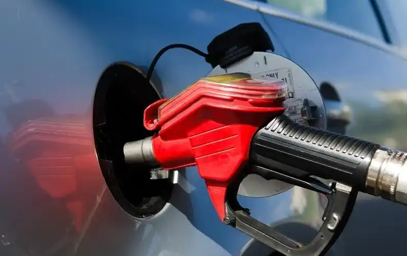 汽车加满一箱油,会增加多少油耗?加满和加200,里面有"学问"