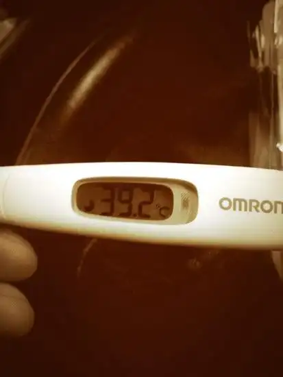 2度的照片,到了14日早上他的体温更是上升到了39.8度.