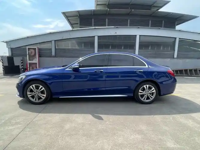 奔驰c200l加长 17.98万元 车型:轿车 车体颜色:蓝 - 抖音