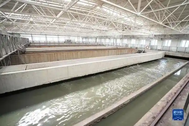 这是沈阳南部污水处理厂粗格栅间,污水在这里去除掉较大漂浮物(3月17