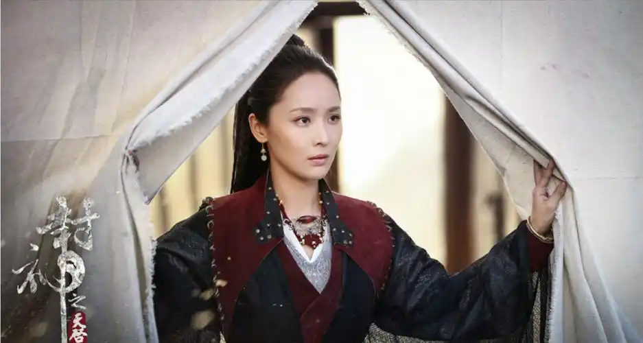 回顾李曼她出道17年不温不火却活出了自己的姿态和个性