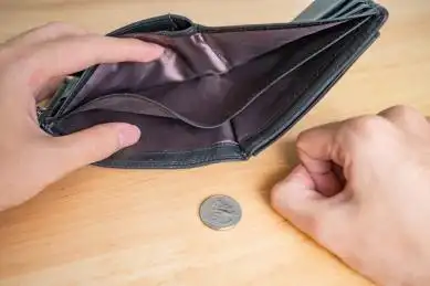 钱包空空如也没钱贫穷月光族概念