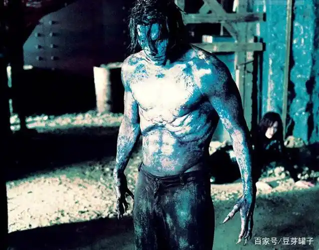 黑夜传说,吸血鬼,狼人大乱斗,凯特·贝金赛尔性感演绎人鬼奇恋