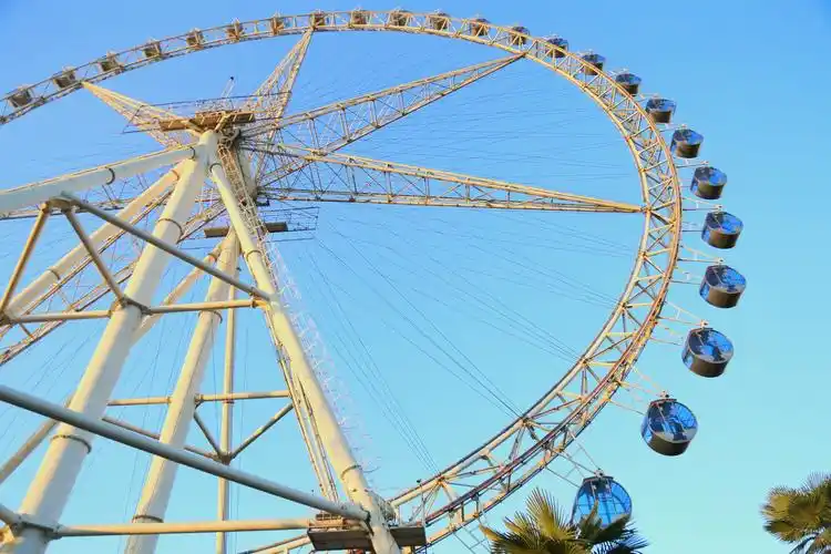 游乐园摩天轮