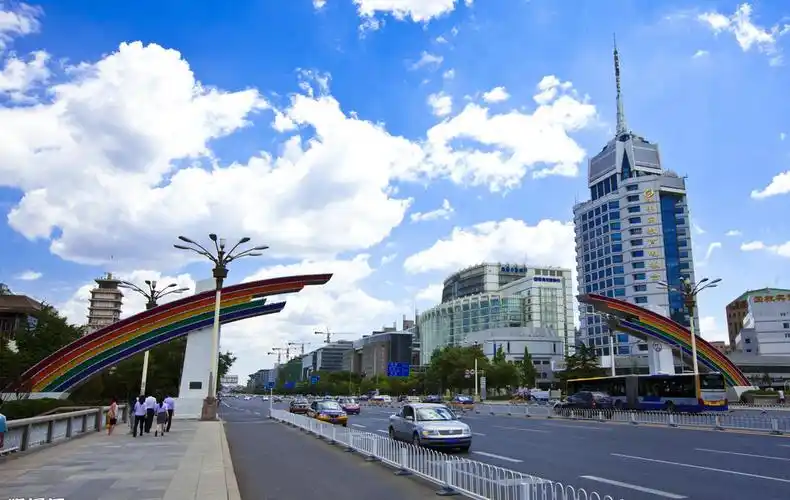 长安街复兴门新版彩虹桥初露真容春节前建成为京城大年添喜庆