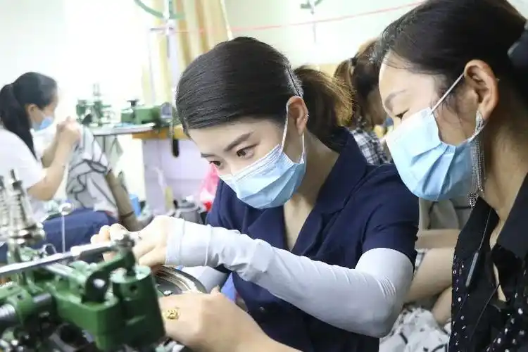 大朗劳动最光荣体验毛织岗位的一天