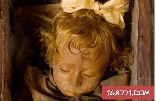 意大利女尸罗萨莉娅隆巴多有具罗萨莉娅隆巴多的小女孩木乃伊保存得