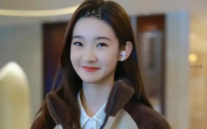 【张艺凡】每天都要开心呀,笑一笑没什么大不了.