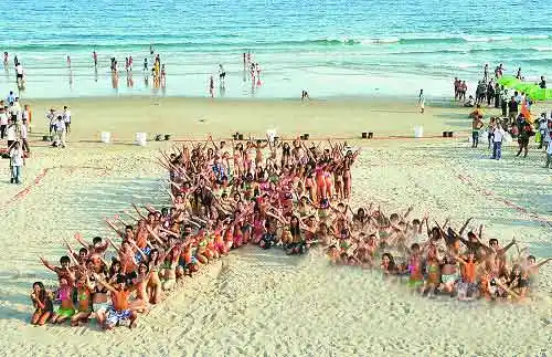 组图三亚举行千人比基尼派对