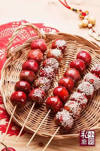 再吆喝几声"冰糖葫芦来,嘎嘣甜的冰糖葫芦哎……",这年味就落胃了.