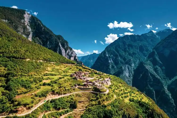 香格里拉十大必玩景点,你去过几个?(香格里拉旅游必去十大景点推荐)