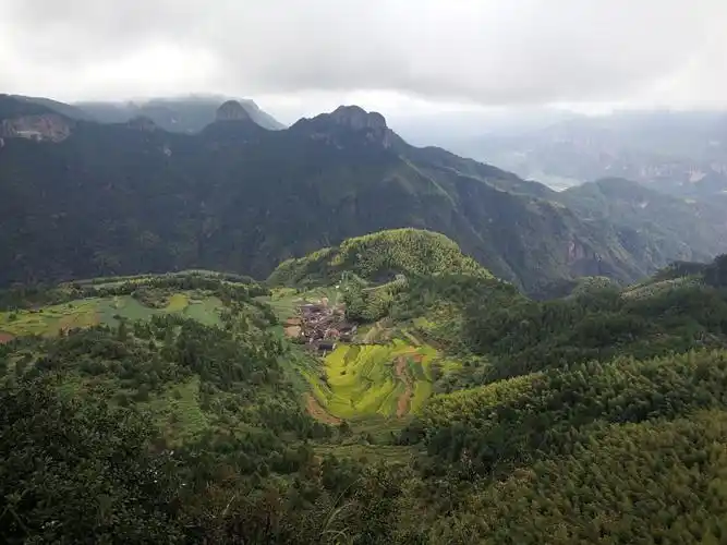 吴江逍遥游户外俱乐部组织登山攀爬公盂背.2018.9.23.