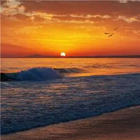 唯美好看光芒四射的红太阳图片头像