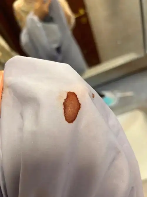 威露士的内衣洗衣液去血迹效果好好哦～使用方法:把有血迹的布料打湿