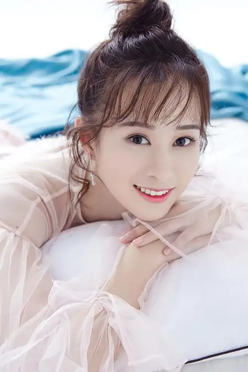韩烨最新写真曝光 笑容甜美气质清新_明兰