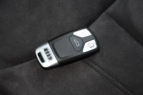 2015款奥迪tt coupe 2.0t自动45tfsi quattro