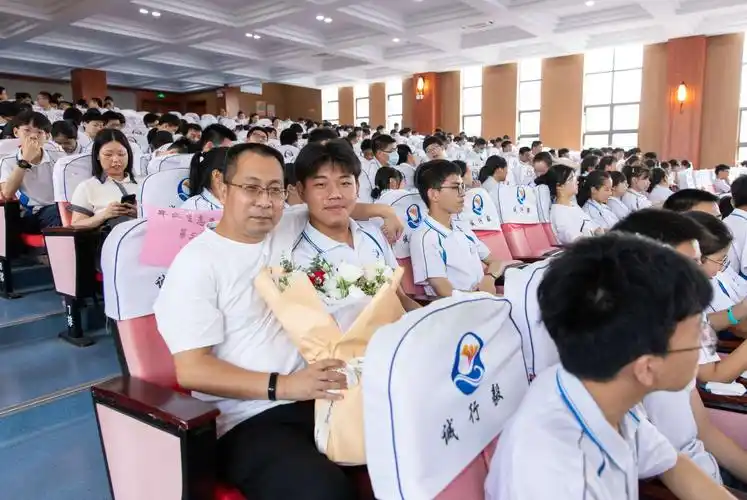 放心去飞,逆风飞扬----记海滨中学举行2020届毕业典礼