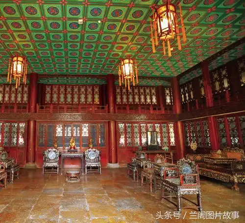 我们看到的恭王府的建筑规模与格局,就是在那个时候最后形成的.