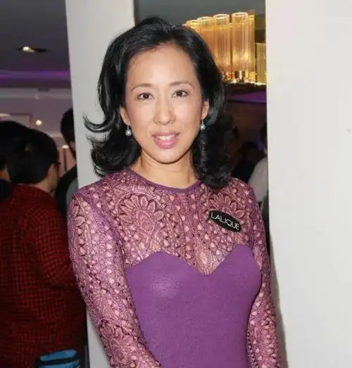 何晶洁离婚之后,一度去澳大利亚跟女儿在一起,情绪非常失落.