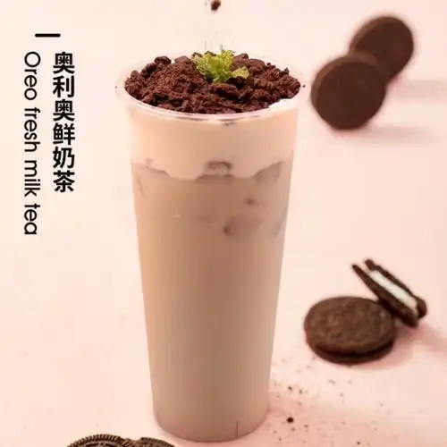 「奥利奥鲜奶茶」,以优质红茶为基底,奶茶香味浓郁,更有芝士奶油抹壁