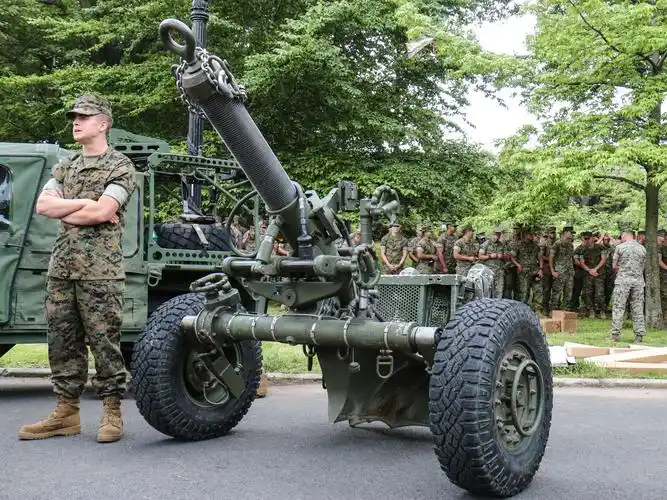 美国的m30是1951年引进的,取代了作战效果更差的m2式107毫米迫击炮.