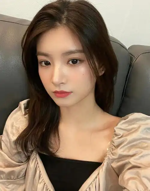 看看美女今日自拍