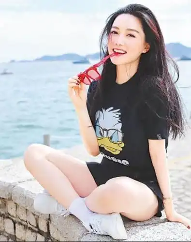 马国明晒穿牛仔裤跑步照,女友汤洛雯看到都忍不住大笑