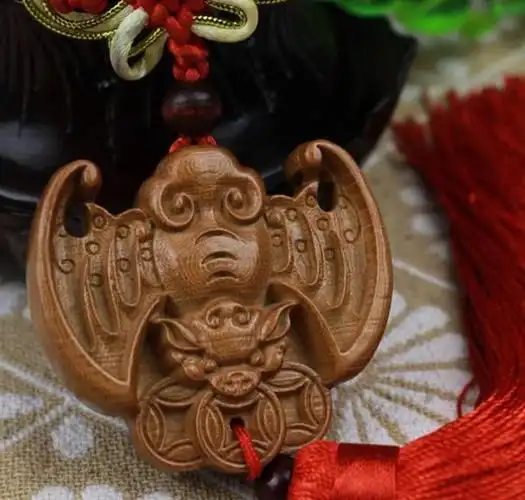 因此,家里进了蝙蝠,人们一向都会认为是好事即将来到.