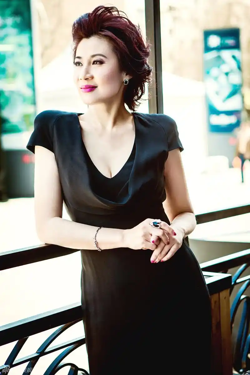 组图:陈炜时尚写真出炉 分享戏外美丽心情_高清图集_新浪网