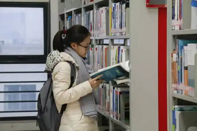 致孤独又灿烂的你——日夜奋战的考研学子们_手机搜狐网