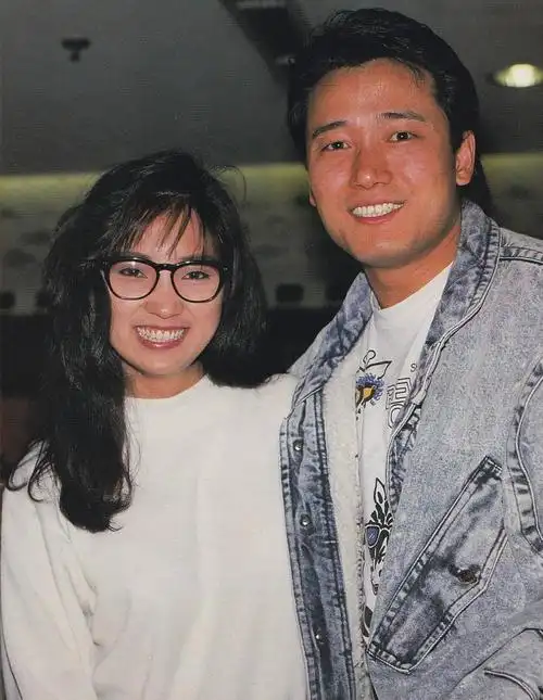 60岁戚美珍与苗侨伟恩爱32年嫁对了人到底有多幸福