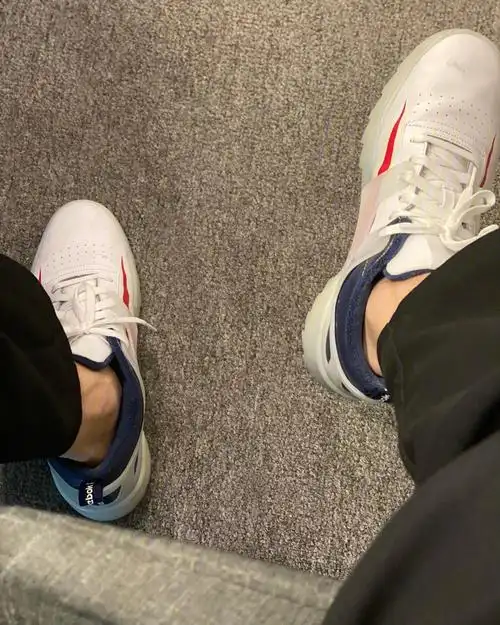 穿白鞋露脚踝yyds77